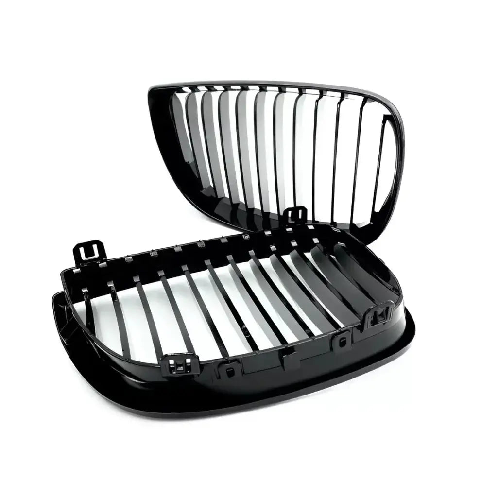 BMW E87 E88 E81 E82 viengubos grotelės PRE LCI (04-07), blizgios juodos