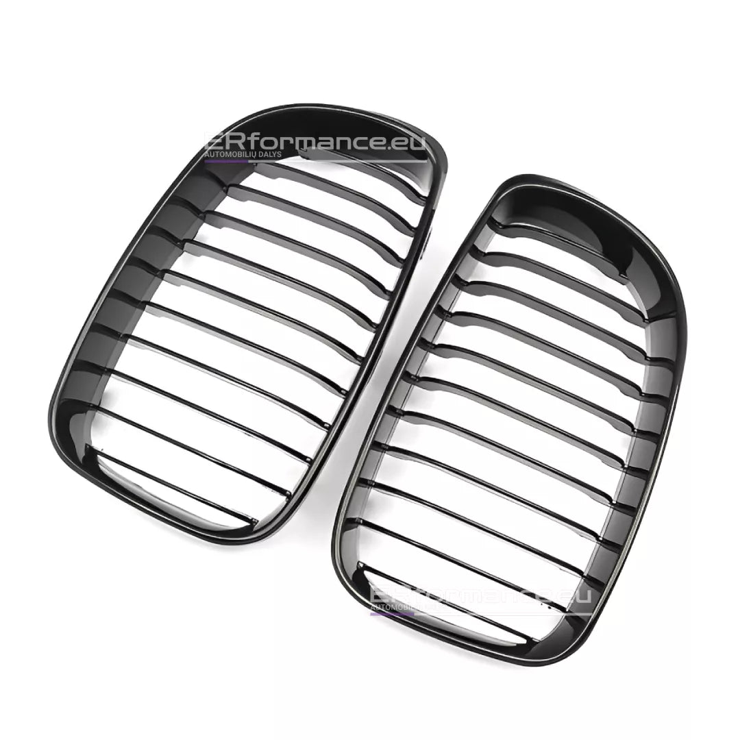BMW E87 E88 E81 E82 viengubos grotelės LCI (07-11), blizgios juodos
