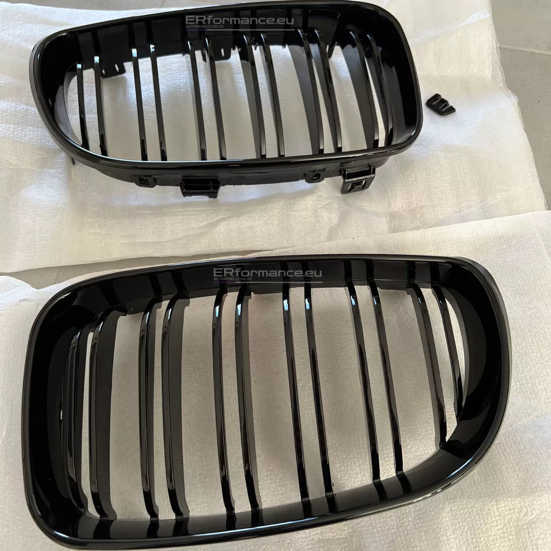 BMW E87 E88 E81 E82 LCI dvigubos grotelės su defektu, blizgios