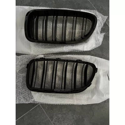 BMW F10 F11 dvigubos grotelės blizgios juodas (gražintos).
