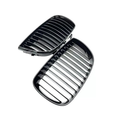 BMW E87 E88 E81 E82 viengubos grotelės PRE LCI (04-07), blizgios juodos