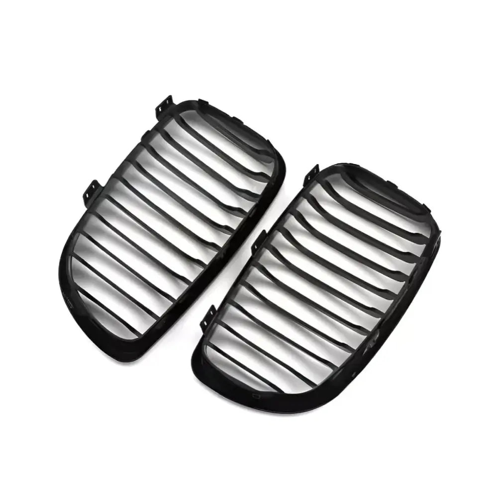 BMW E87 E88 E81 E82 viengubos grotelės LCI (07-11), blizgios juodos