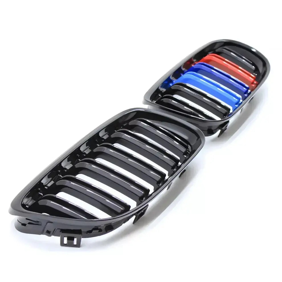 BMW E90 E91 LCI dvigubos M stiliaus grotelės, blizgios juodos