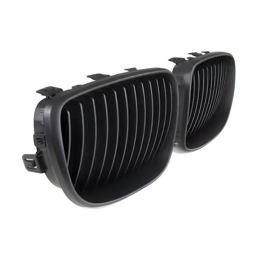 BMW E87 E88 E81 E82 viengubos grotelės LCI, matinės juodos