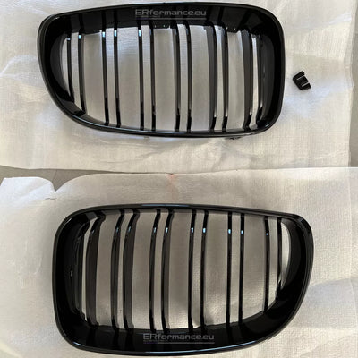 BMW E87 E88 E81 E82 LCI dvigubos grotelės su defektu, blizgios