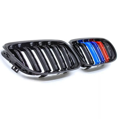 BMW E90 E91 LCI dvigubos M stiliaus grotelės, blizgios juodos