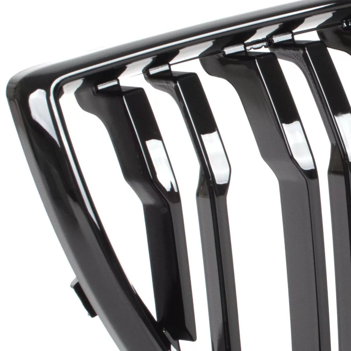 BMW 1 E81 E82 E87 E88 04-07 grotelių tarp žibintų komplektas kairėje ir dešinėje juodos blizgios dvigubos juostos