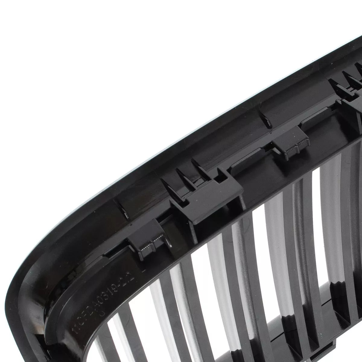 BMW 3 E36 91-96 grotelių tarp žibintų kairė ir dešinė komplektas JUODAS BLIZGIUS DVIGUBAS JUOSTELIS