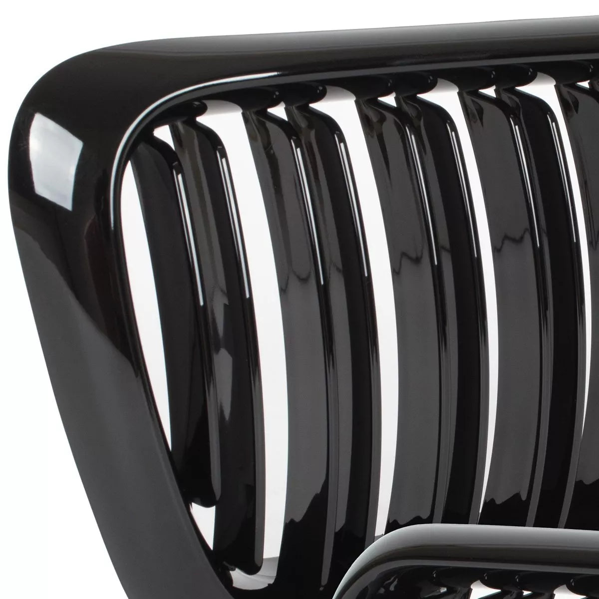 BMW 3 E36 96-00 grotelių tarp žibintų kairė ir dešinė komplektas JUODAS BLIZGIUS DVIGUBAS JUOSTELIS