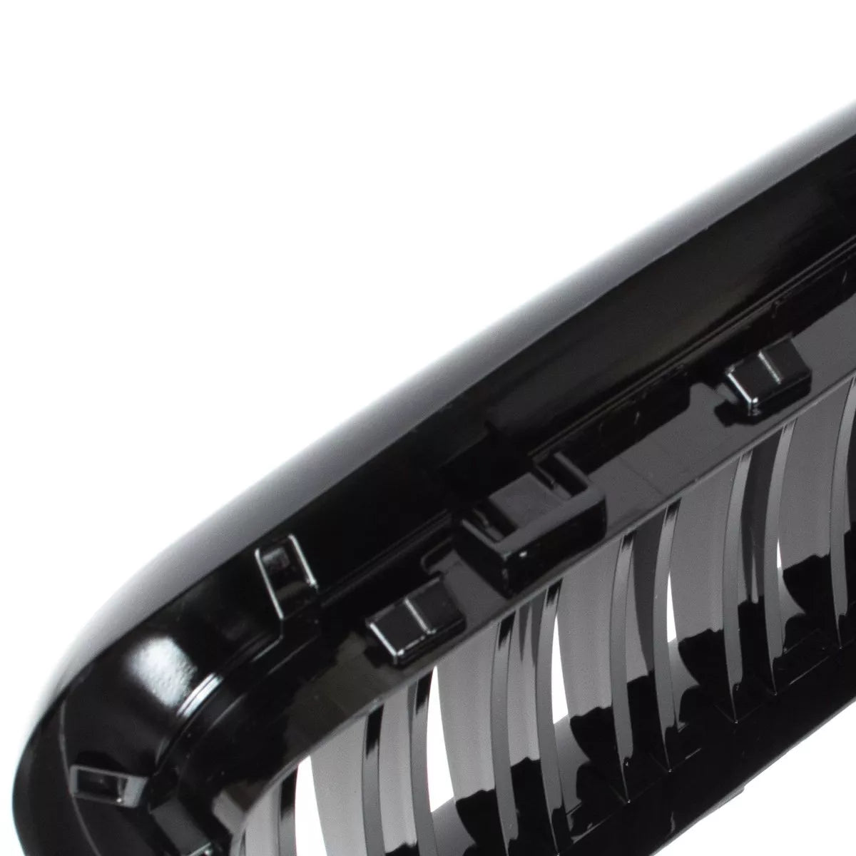 BMW 3 E36 96-00 grotelių tarp žibintų kairė ir dešinė komplektas JUODAS BLIZGIUS DVIGUBAS JUOSTELIS