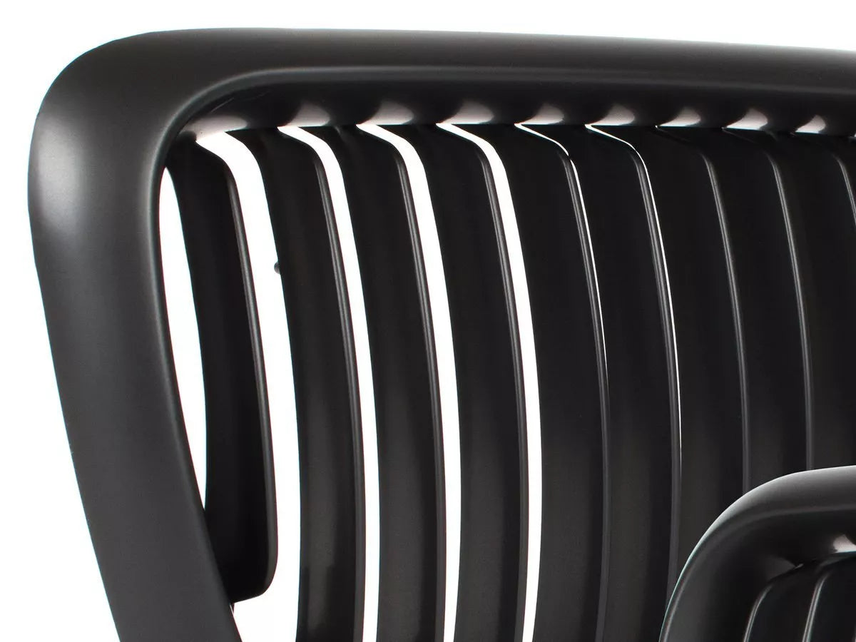 BMW 3 E36 96-99 grotelių tarp žibintų (kairė ir dešinė) komplektas JUODOS spalvos