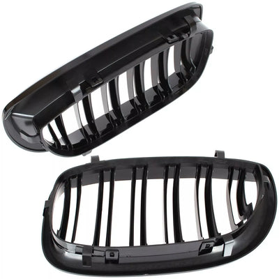 BMW 3 E46 01-05 COUPE / CABRIO grotelių tarp žibintų kairė ir dešinė komplektas JUODOS BLIZGIOS DVIGUBOS JUOSTELĖS