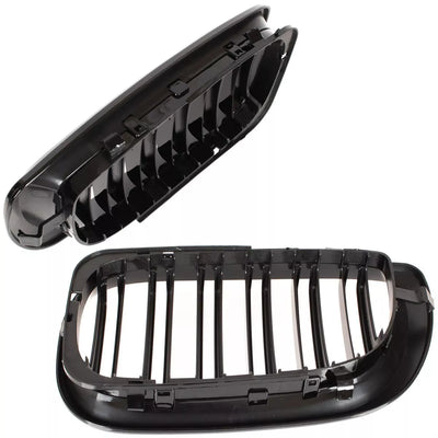 BMW 3 E46 FL 01-15 SEDANAS / KOMBI grotelės tarp žibintų kairėje ir dešinėje komplekte JUODOS BLIZGIOS DVIGUBOS JUOSTO