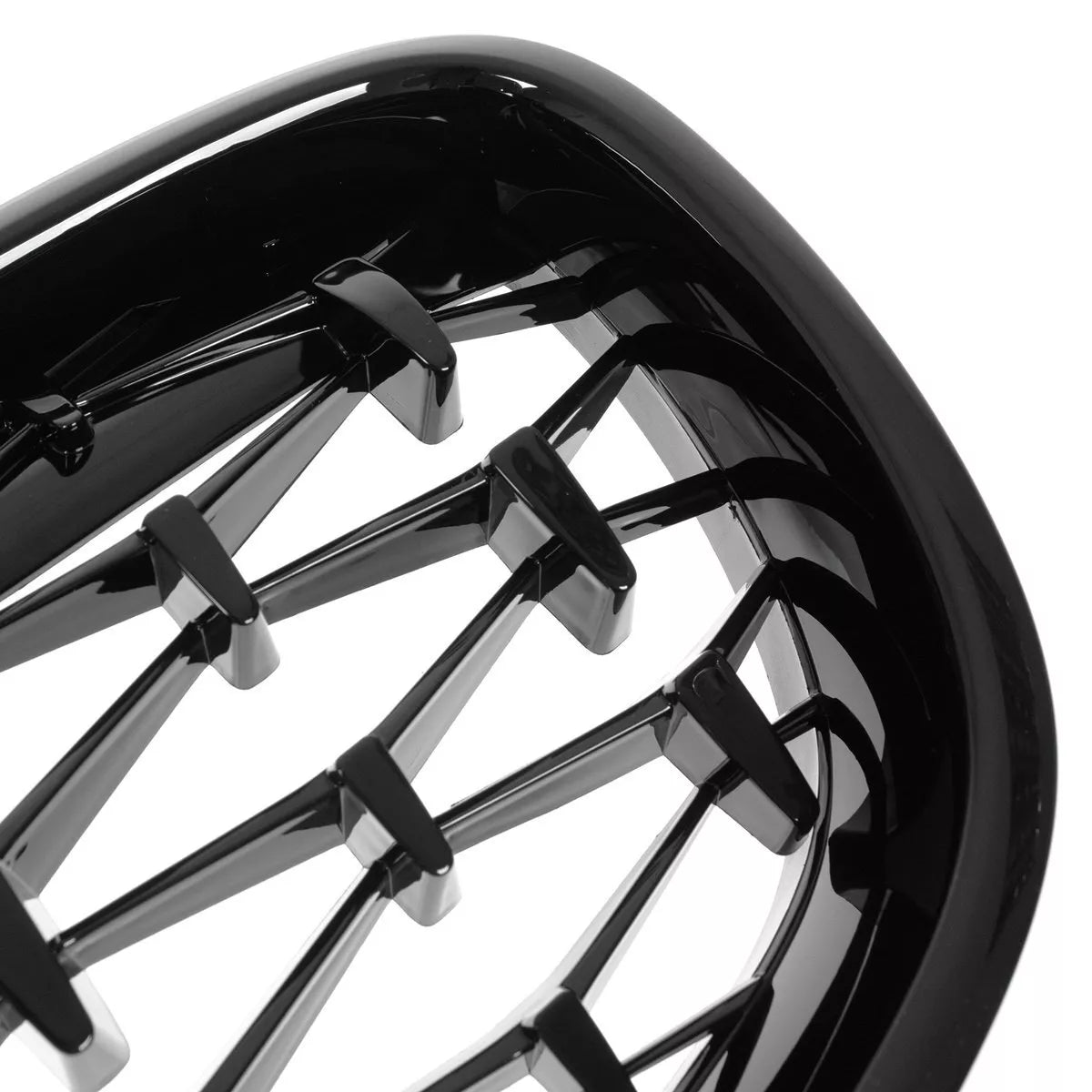 BMW 3 F30 F31 12-19 grotelių tarp žibintų (kairė ir dešinė) komplektas FULL BLACK STAR