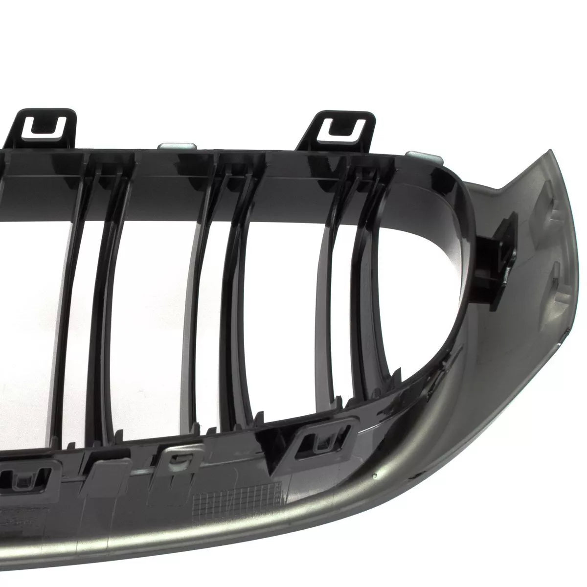 BMW 3 F34 GT 13-20 grotelių tarp žibintų kairė ir dešinė komplektas JUODAS BLIZGIUS DVIGUBAS JUOSTELIS