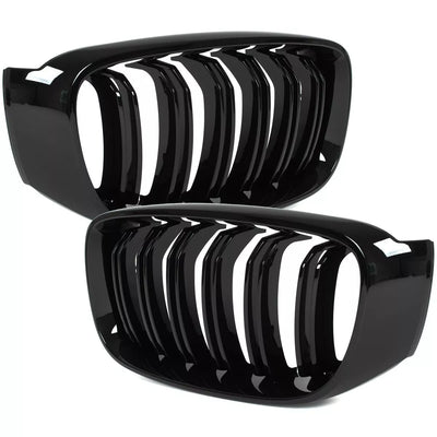 BMW 3 F34 GT 13-20 grotelių tarp žibintų kairė ir dešinė komplektas JUODAS BLIZGIUS DVIGUBAS JUOSTELIS