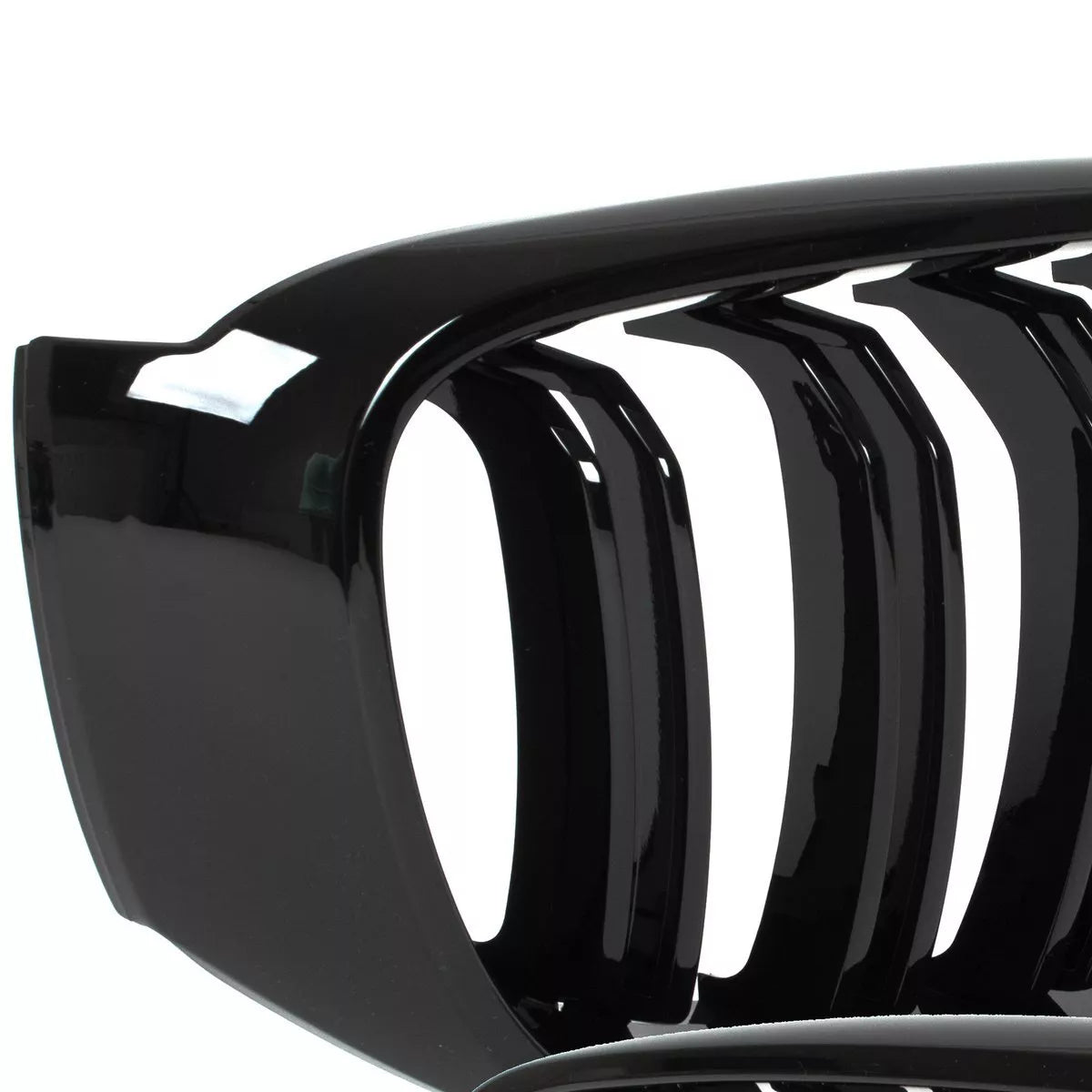 BMW 3 F34 GT 13-20 grotelių tarp žibintų kairė ir dešinė komplektas JUODAS BLIZGIUS DVIGUBAS JUOSTELIS