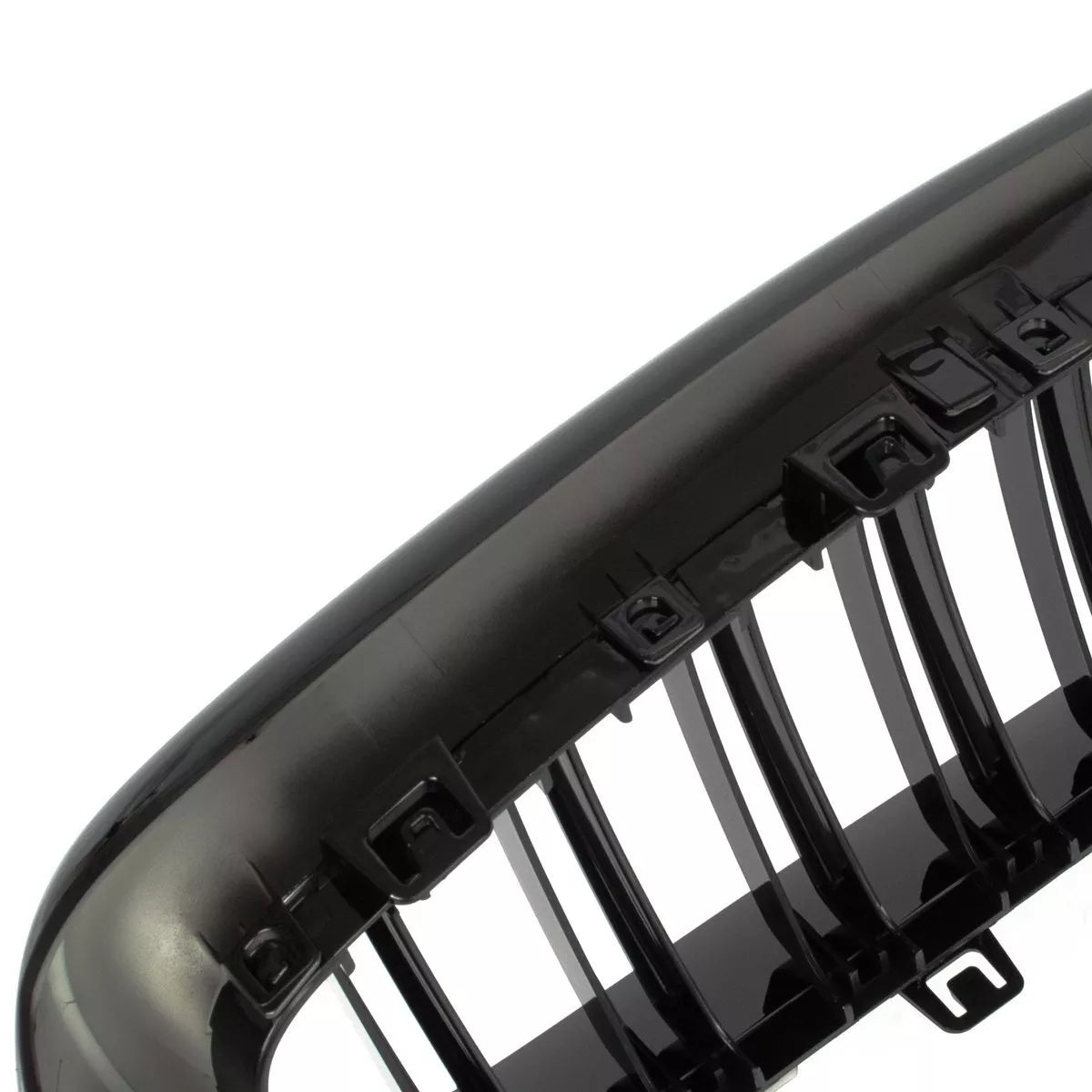 BMW 3 F34 GT 13-20 grotelių tarp žibintų kairė ir dešinė komplektas JUODAS BLIZGIUS DVIGUBAS JUOSTELIS