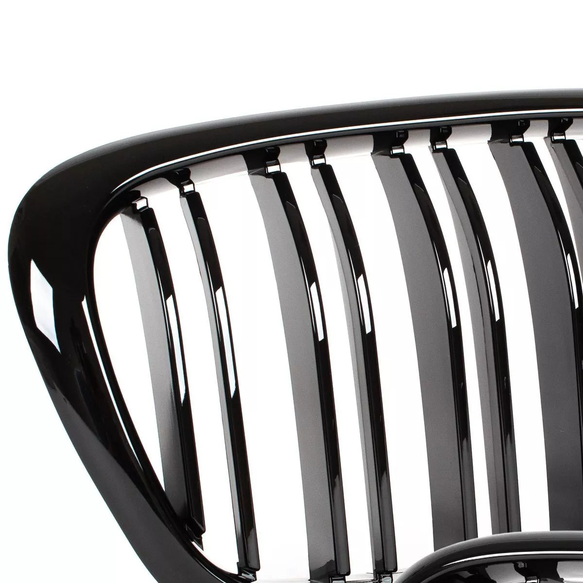 BMW 5 E39 95-03 SEDANAS / KOMBI grotelės tarp žibintų kairėje ir dešinėje komplekte JUODOS BLIZGIOS DVIGUBOS JUOSTO