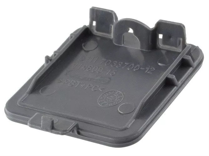 BMW 5 E60 03-07 vilkimo kablio dangtelis priekiniame bamperyje, pilkas