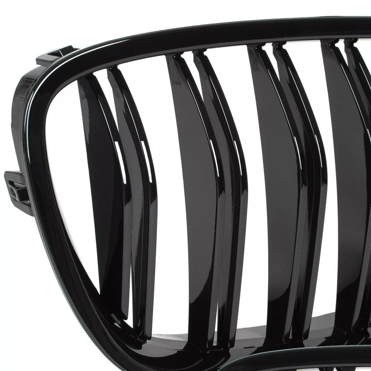 BMW 5 F07 GT 09-17 grotelių tarp žibintų kairė ir dešinė komplektas JUODAS BLIZGIUS DVIGUBAS JUOSTELIS