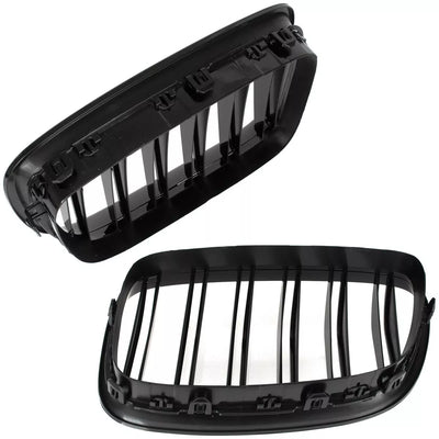 BMW 5 F07 GT 09-17 grotelių tarp žibintų kairė ir dešinė komplektas JUODAS BLIZGIUS DVIGUBAS JUOSTELIS
