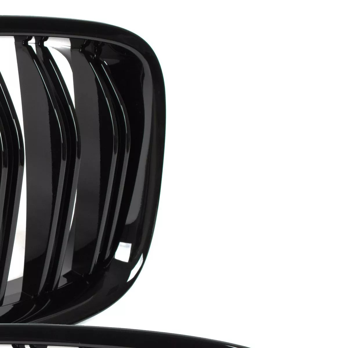 BMW 5 F07 GT 09-17 grotelių tarp žibintų kairė ir dešinė komplektas JUODAS BLIZGIUS DVIGUBAS JUOSTELIS