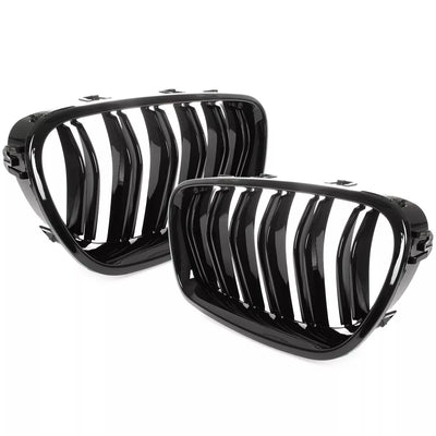 BMW 5 F10 / F11 10-17 grotelių tarp žibintų komplektas kairėje + dešinėje juodos blizgios dvigubos juostos