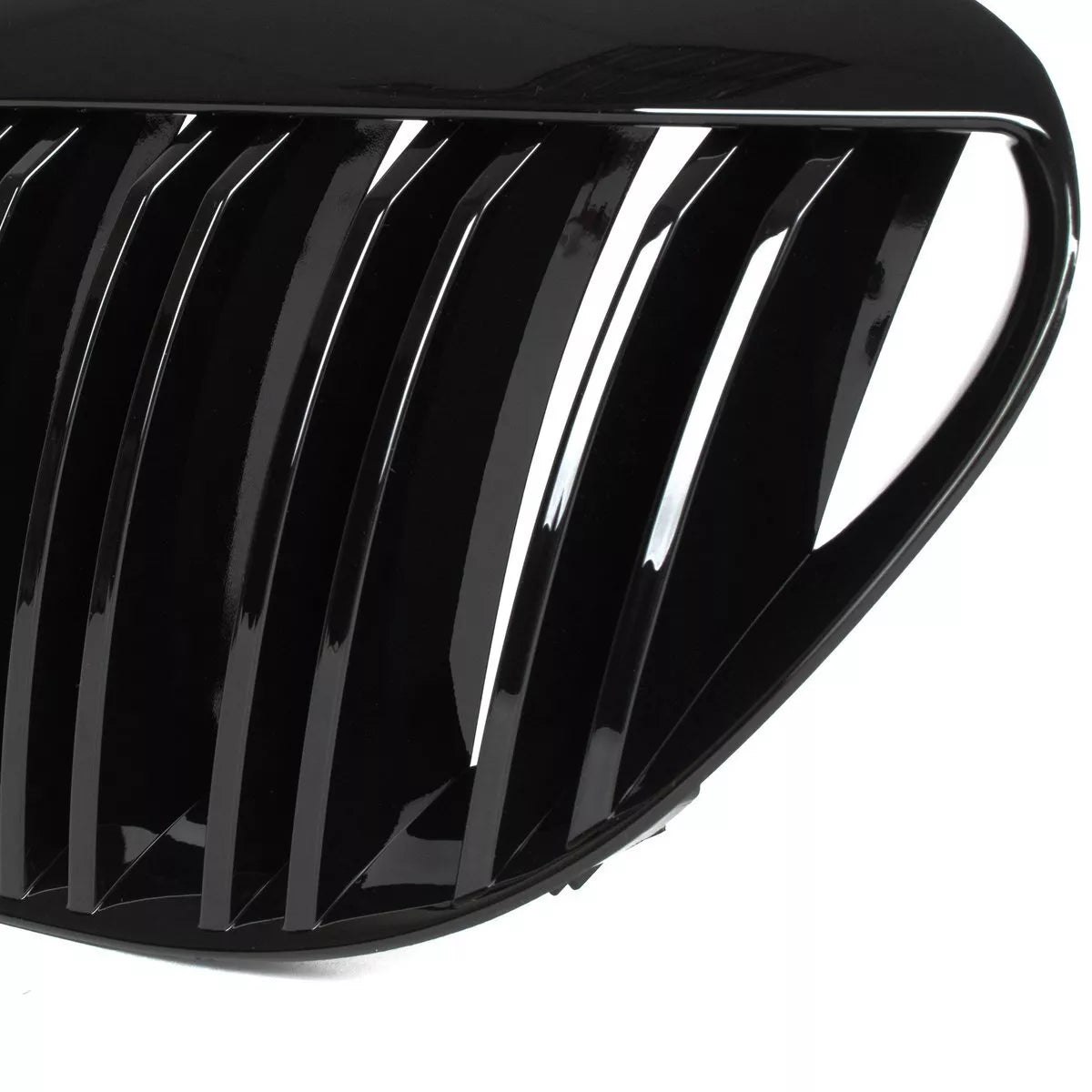 BMW 6 E63 / E64 04-10 grotelių tarp žibintų komplektas kairėje ir dešinėje juodos blizgios dvigubos juostos