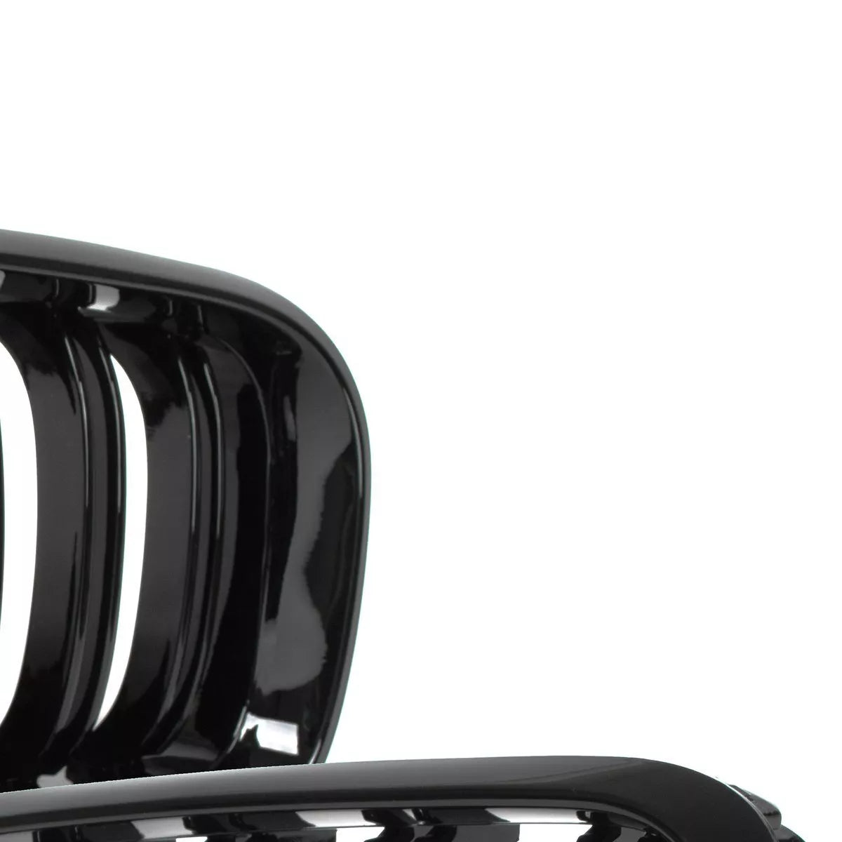 BMW 6 F06 F12 F13 10-18 grotelių tarp žibintų komplektas kairėje + dešinėje juodos blizgios dvigubos juostos