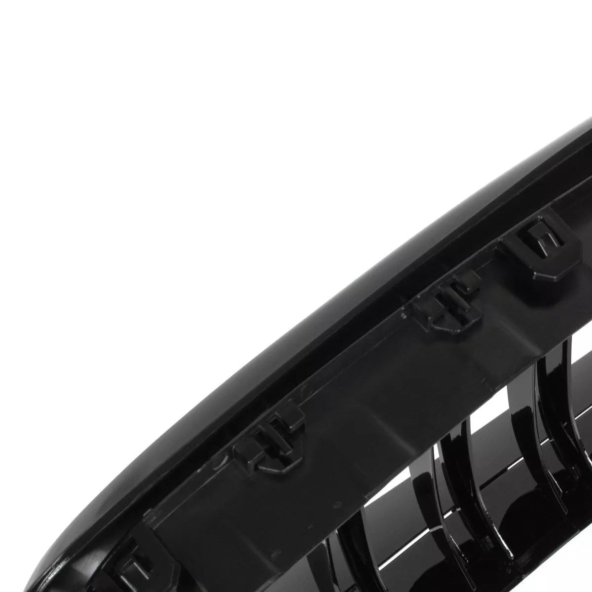 BMW 6 F06 F12 F13 10-18 grotelių tarp žibintų komplektas kairėje + dešinėje juodos blizgios dvigubos juostos