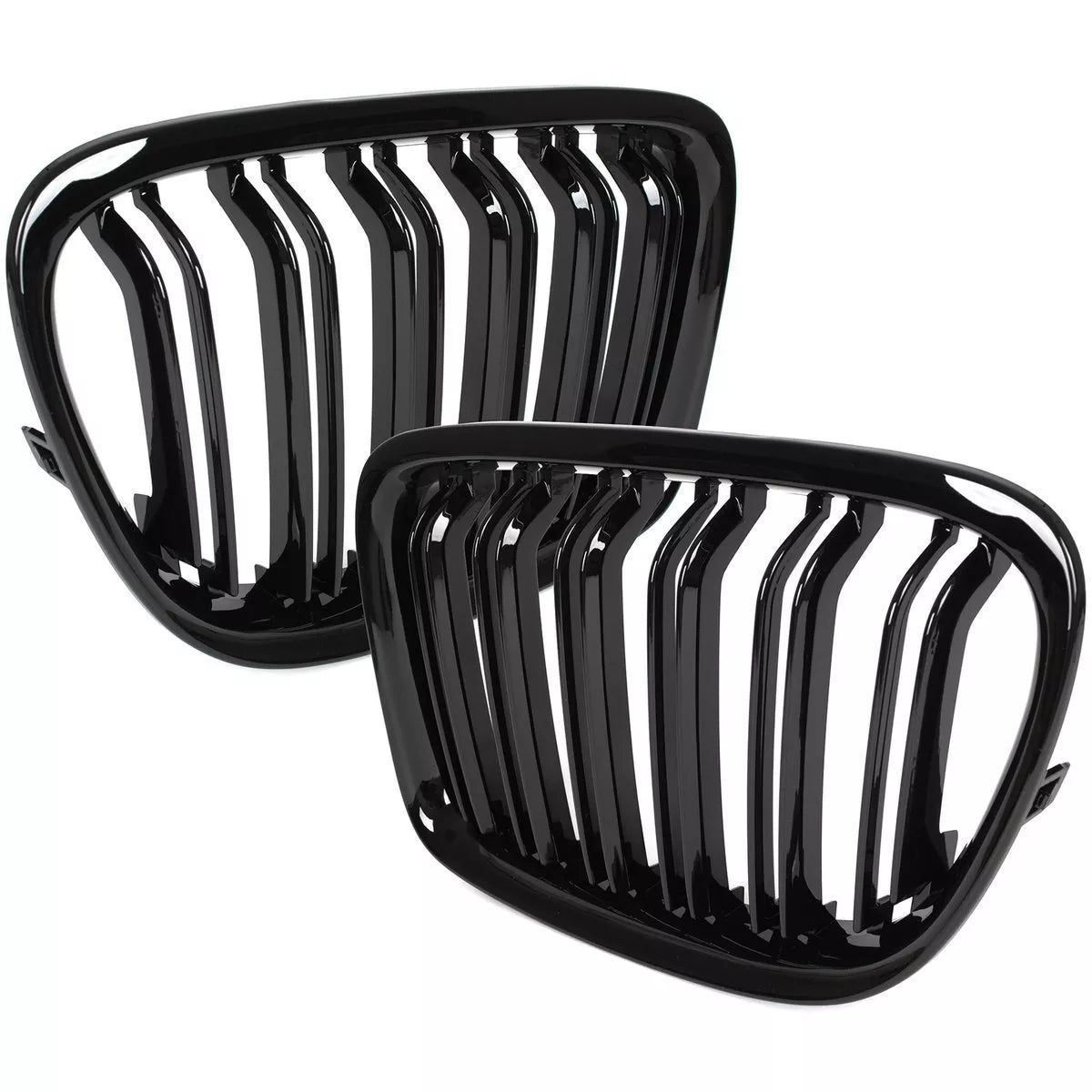 BMW X1 E84 09-15 grotelių tarp žibintų komplektas kairėje ir dešinėje juodos blizgios dvigubos juostos