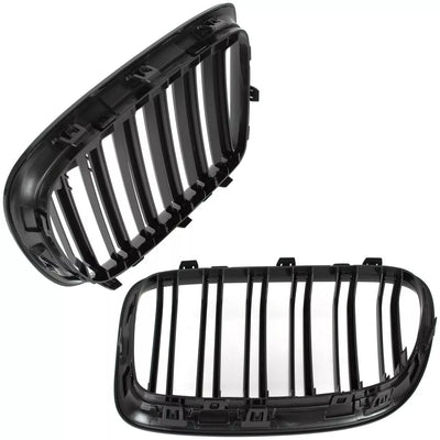 BMW X1 E84 09-15 grotelių tarp žibintų komplektas kairėje ir dešinėje juodos blizgios dvigubos juostos