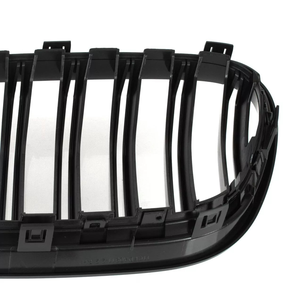 BMW X3 F25 11-14 grotelių tarp žibintų kairė ir dešinė komplektas JUODAS BLIZGIUS DVIGUBAS JUOSTELIS