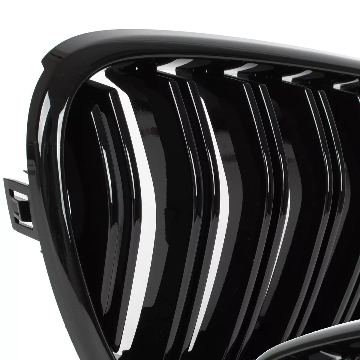 BMW X3 F25 11-14 grotelių tarp žibintų kairė ir dešinė komplektas JUODAS BLIZGIUS DVIGUBAS JUOSTELIS