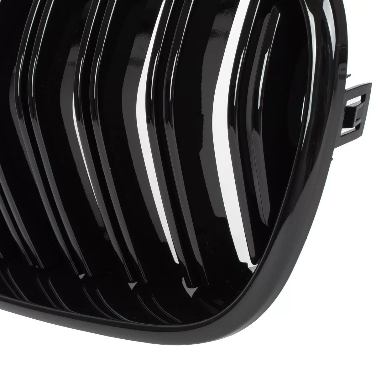 BMW X3 F25 11-14 grotelių tarp žibintų kairė ir dešinė komplektas JUODAS BLIZGIUS DVIGUBAS JUOSTELIS