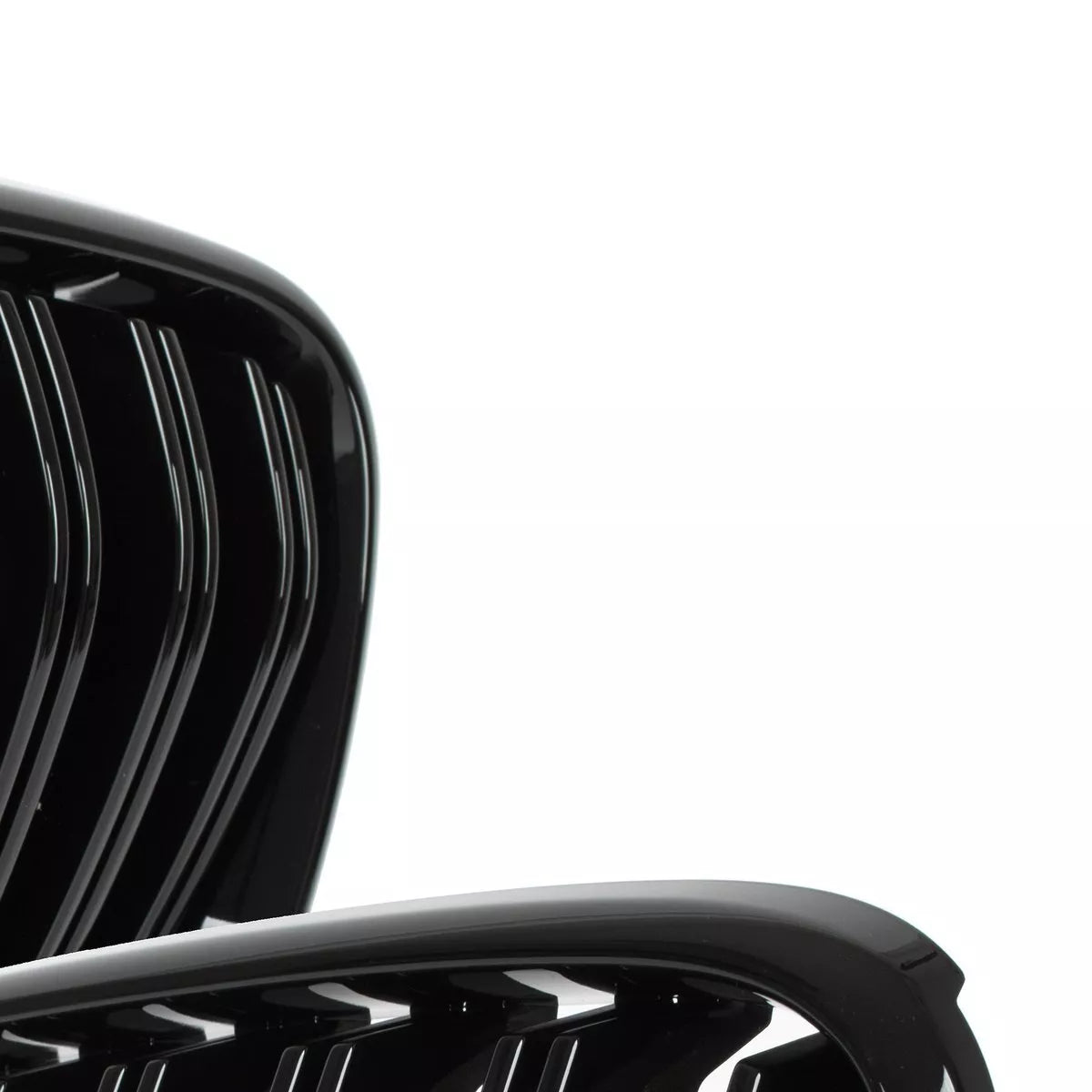 BMW X3 F25 11-14 grotelių tarp žibintų kairė ir dešinė komplektas JUODAS BLIZGIUS DVIGUBAS JUOSTELIS