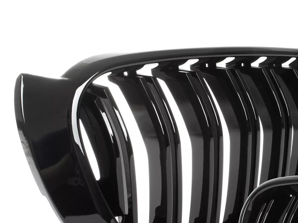 BMW X3 F25 14-17 grotelių tarp žibintų kairė ir dešinė komplektas JUODAS BLIZGIUS DVIGUBAS JUOSTELIS