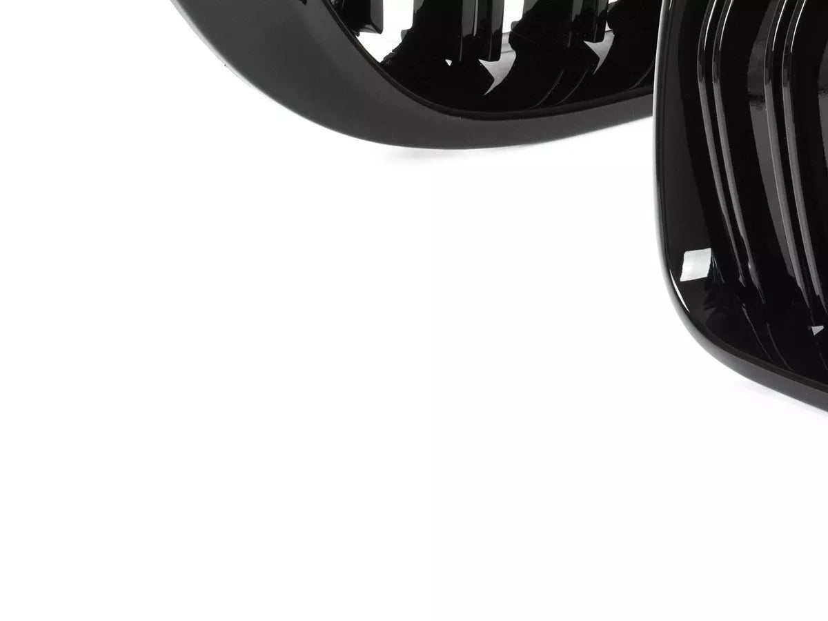 BMW X3 F25 14-17 grotelių tarp žibintų kairė ir dešinė komplektas JUODAS BLIZGIUS DVIGUBAS JUOSTELIS