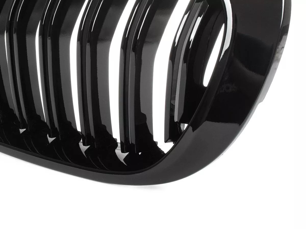 BMW X3 F25 14-17 grotelių tarp žibintų kairė ir dešinė komplektas JUODAS BLIZGIUS DVIGUBAS JUOSTELIS