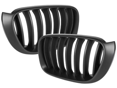 BMW X3 F25 X4 F26 14-17 grotelių tarp žibintų komplektas kairėje ir dešinėje matinės juodos spalvos