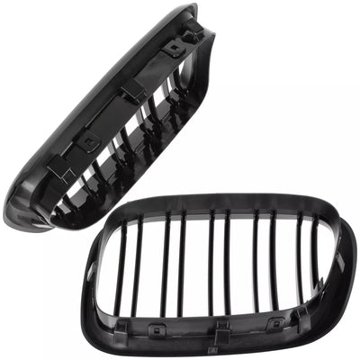 BMW X5 E53 99-03 grotelių tarp žibintų kairė ir dešinė komplektas su dvigubomis juodomis blizgiomis juostelėmis