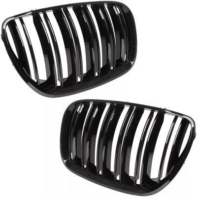 BMW X5 E53 FL 04-06 grotelių tarp žibintų (kairė ir dešinė) komplektas su dvigubomis, blizgiomis juodomis juostelėmis
