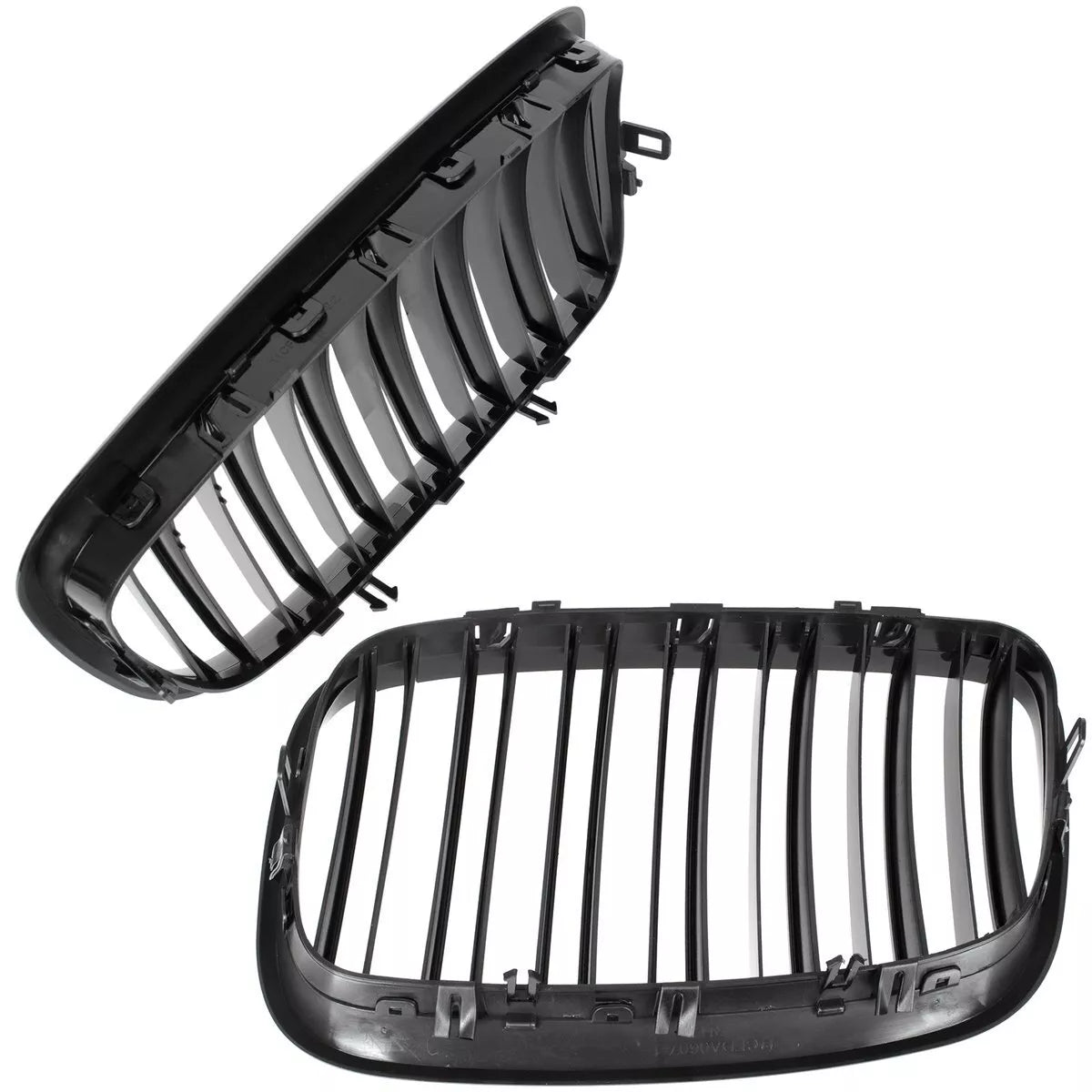 BMW X5 E70 06-13 grotelių tarp žibintų komplektas kairėje ir dešinėje juodos blizgios dvigubos juostos