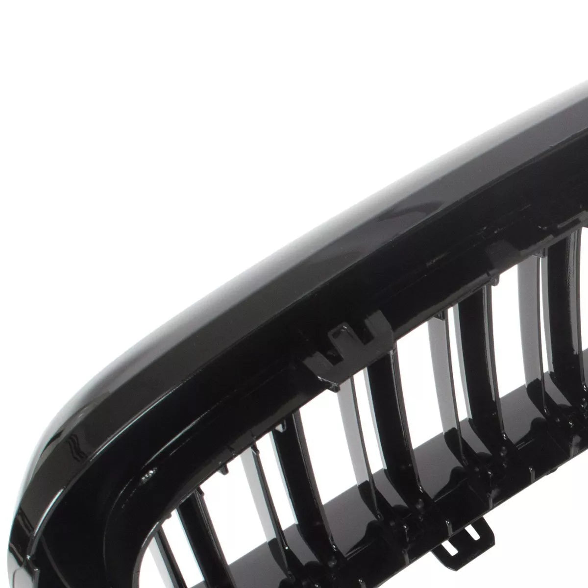 BMW X5 F15 13-18 grotelių tarp žibintų komplektas kairėje ir dešinėje juodos blizgios dvigubos juostos